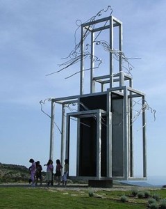 "La cattura dell'ala del vento", installazione all'aperto di Maria Lai